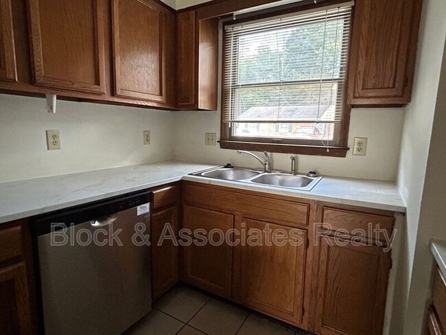 601 Timberline Dr SE in Winston-Salem, NC - Building Photo - Building Photo