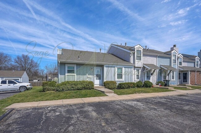 912 SE Hampton Ct in Lee's Summit, MO - Building Photo - Building Photo