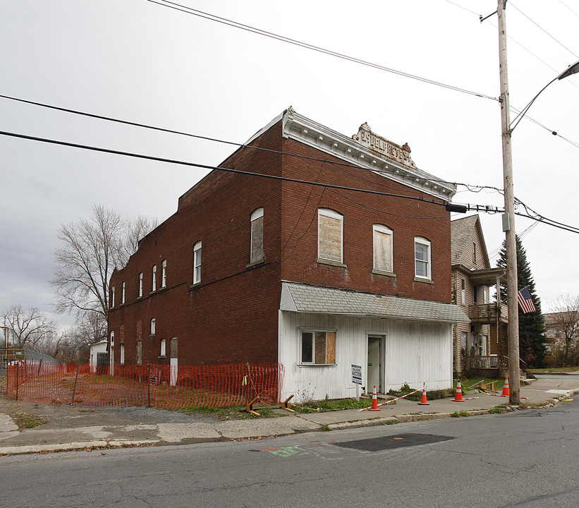 60 Railroad St in Mechanicville, NY - Foto de edificio