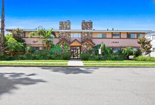 15464 Moorpark St in Sherman Oaks, CA - Building Photo