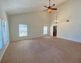 3015 Crested Cir in Orlando, FL - Building Photo - Building Photo