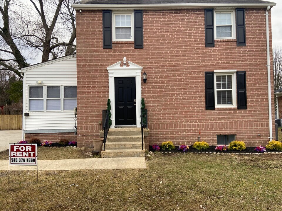 5712 Linda Ln in Temple Hills, MD - Building Photo