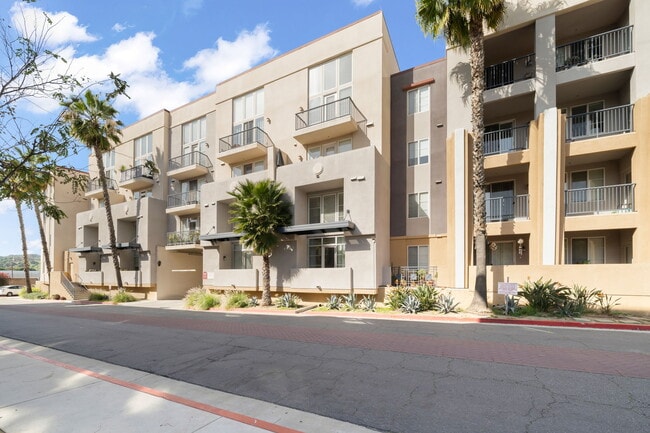 360 W Ave 26, Unit 139 in Los Angeles, CA - Building Photo - Building Photo
