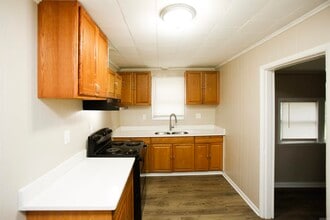 1315 W 16th St in North Little Rock, AR - Building Photo - Building Photo