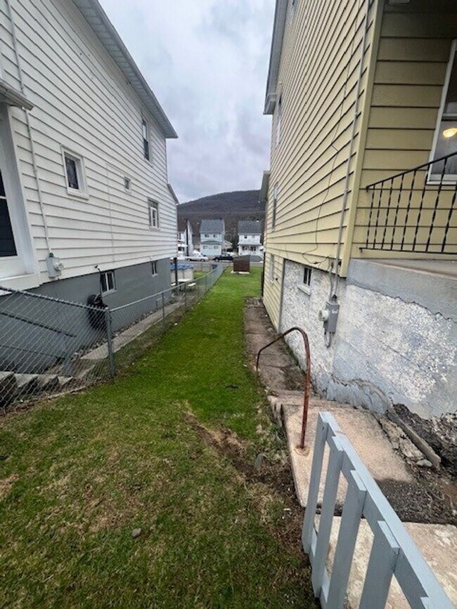 162 Coal St in Nesquehoning, PA - Building Photo - Building Photo