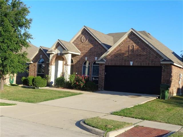 7911 Decoy Dr in Arlington, TX - Building Photo