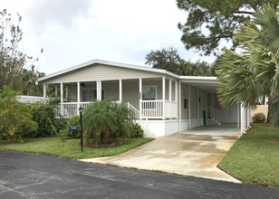 Pinetree Park Mobile Home Park in Deerfield Beach, FL - Building Photo - Building Photo