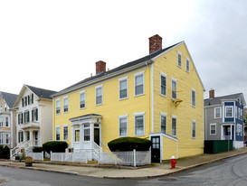 17-19 7th St in New Bedford, MA - Building Photo