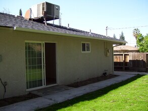 1116 W Vassar Ave in Fresno, CA - Building Photo - Building Photo