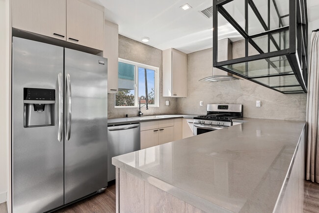 938 N Croft Ave, Unit 3 in Los Angeles, CA - Building Photo - Building Photo