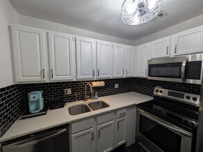 695 Grove Dr in Buffalo Grove, IL - Building Photo - Building Photo