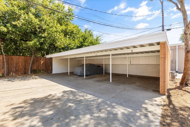 5837 Locke Ave in Fort Worth, TX - Building Photo - Building Photo