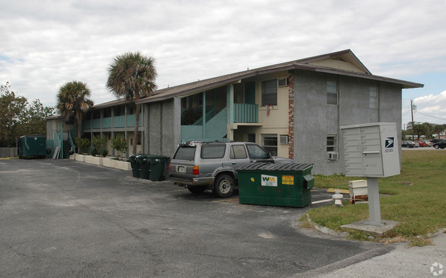 Beach House Apartments in Cocoa Beach, FL - Building Photo - Building Photo