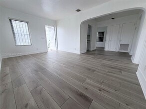 111 SW 31st Ct in Miami, FL - Building Photo - Building Photo