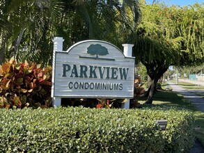 1210 SE Parkview Pl in Stuart, FL - Building Photo - Building Photo