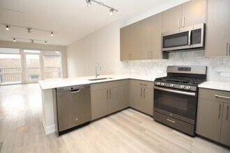 1554 N Talman Ave, Unit 405 in Chicago, IL - Building Photo - Building Photo