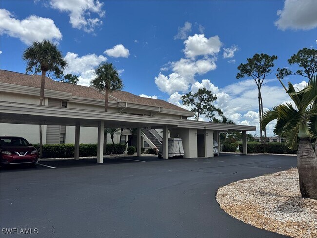 5665 Trailwinds Dr in Ft. Myers, FL - Building Photo - Building Photo