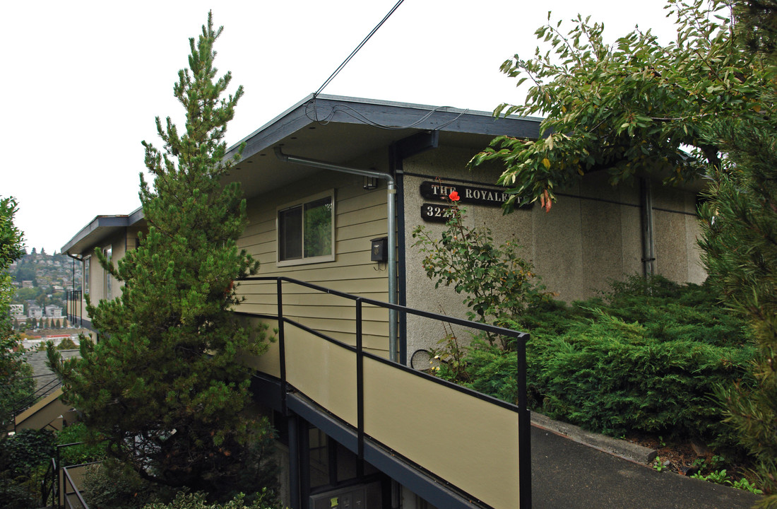 The Royalette Apartments in Seattle, WA - Building Photo