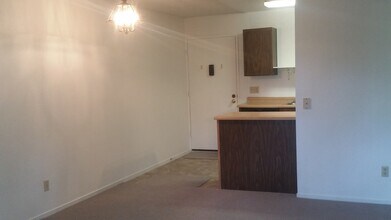 405 Piccadilly Pl in San Bruno, CA - Building Photo - Building Photo
