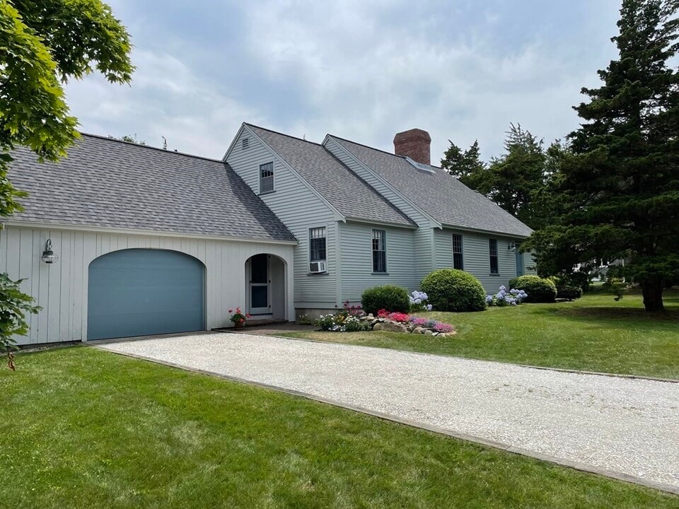 12 Seavers Rd in Orleans, MA - Building Photo