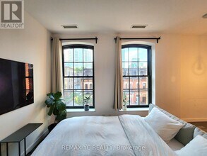 5 St Joseph St in Toronto, ON - Building Photo - Building Photo