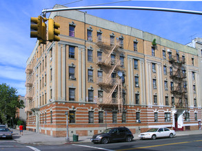 553 E 187th St in Bronx, NY - Foto de edificio - Building Photo