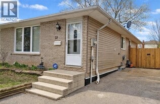 23 Ivanhoe Rd in Brantford, ON - Building Photo