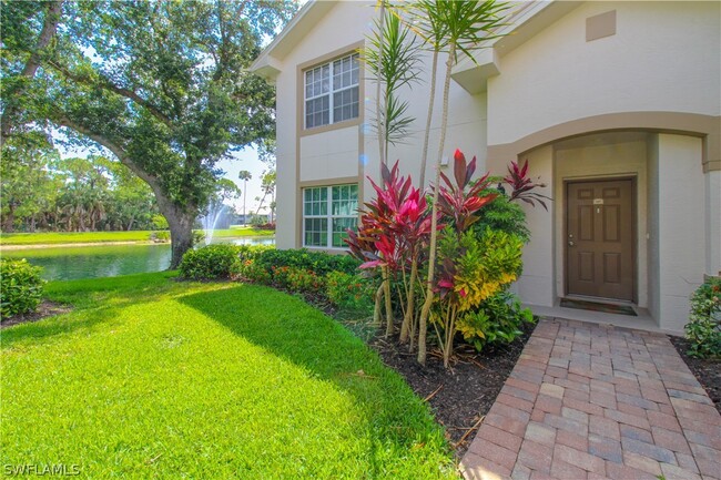 5632 Whisperwood Blvd in Naples, FL - Foto de edificio - Building Photo