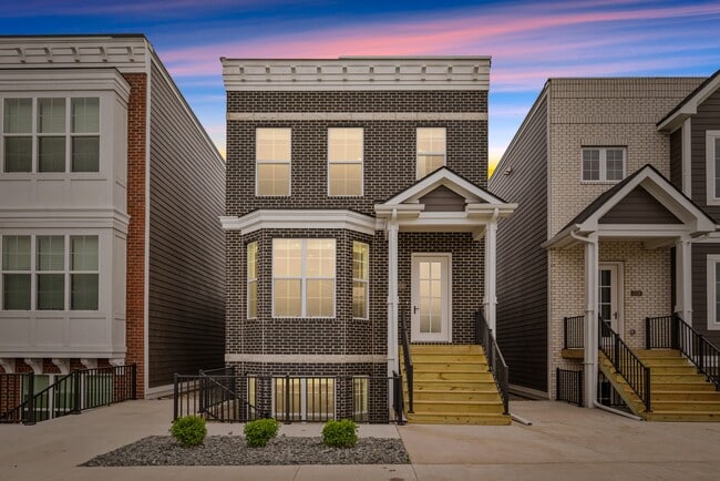 property at 1104 SW Des Moines St