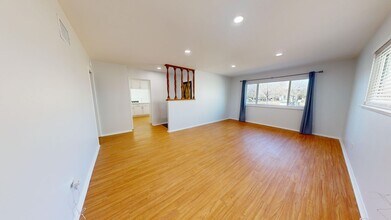 1102 E Ave J5 in Lancaster, CA - Building Photo - Building Photo