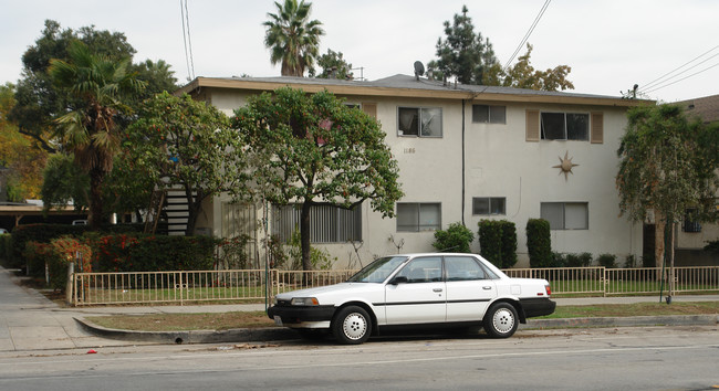 1186 Raymond Ave in Pasadena, CA - Building Photo - Building Photo