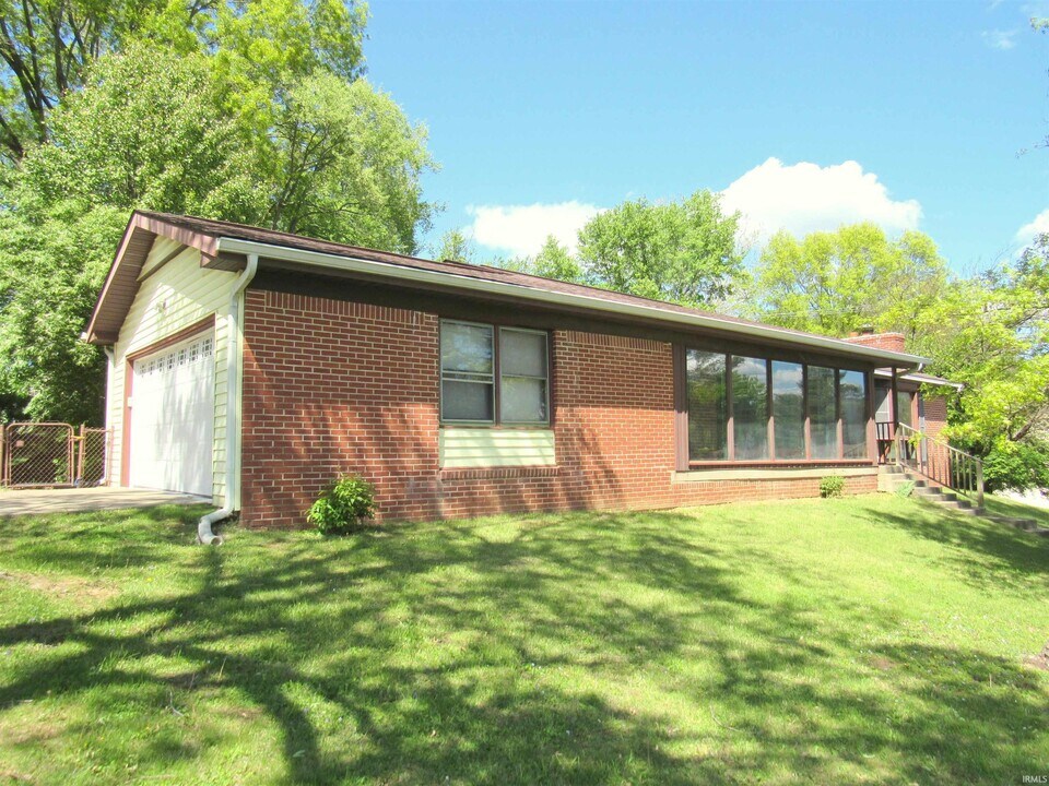 4401 E Cambridge Ct in Bloomington, IN - Foto de edificio