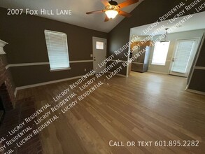 2007 Fox Hill Ln in Byram, MS - Foto de edificio - Building Photo