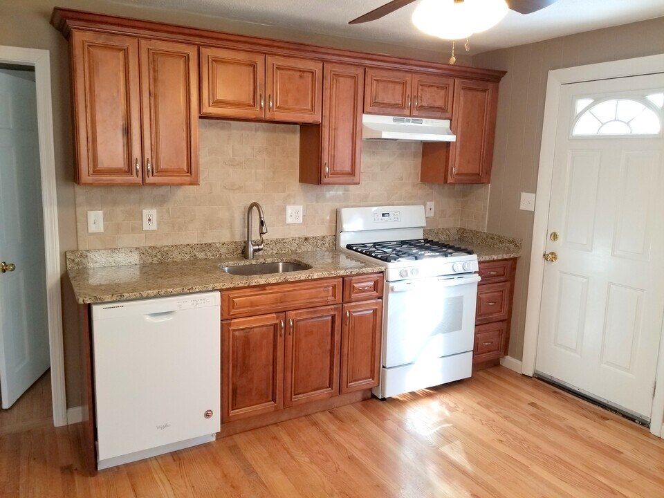 86 Cross St in Somerville, MA - Building Photo