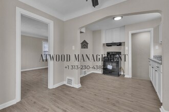 This beautifully updated 3-bedroom, 1-bath single-family home is ready for move-in! in Detroit, MI - Building Photo - Building Photo
