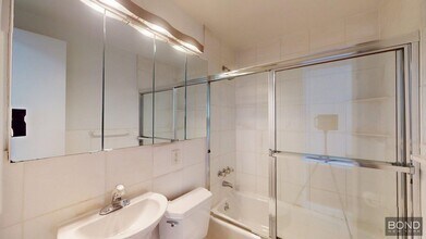 165 E 83rd St in New York, NY - Building Photo - Building Photo