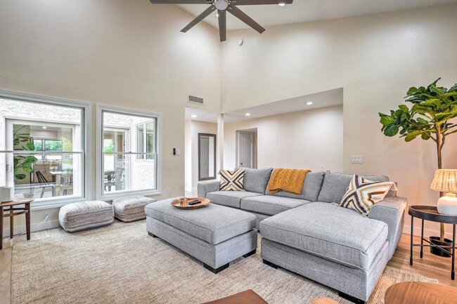 7833 E Foxmore Ln in Scottsdale, AZ - Building Photo - Building Photo