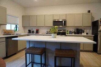 385 NW 9th St in Pompano Beach, FL - Building Photo - Building Photo