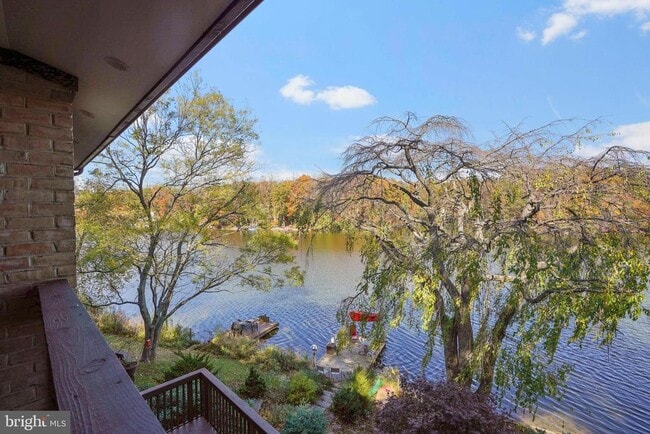 2006 Lakebreeze Way in Reston, VA - Building Photo - Building Photo