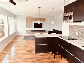 3515 SW Barbur Blvd, Unit O-2 in Portland, OR - Building Photo