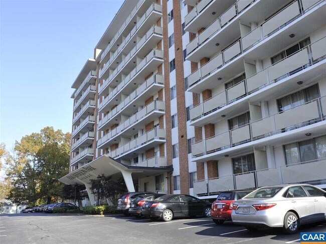 1800 Jefferson Park Ave, Unit 70B in Charlottesville, VA - Building Photo - Building Photo