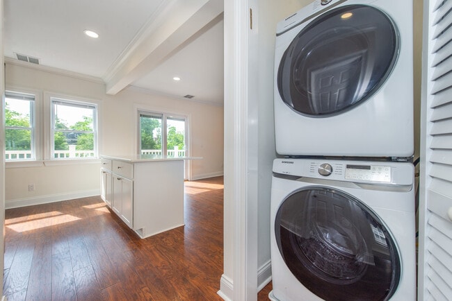 49 Greenwood Ave, Unit 2 in Montclair, NJ - Building Photo - Building Photo