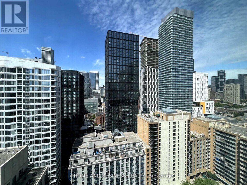 65-2365 Mutual St in Toronto, ON - Building Photo