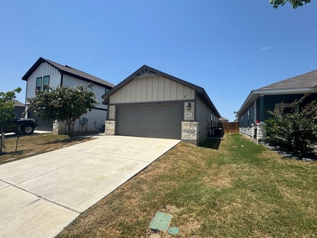 9927 Rancho Real Rd in San Antonio, TX - Building Photo - Building Photo