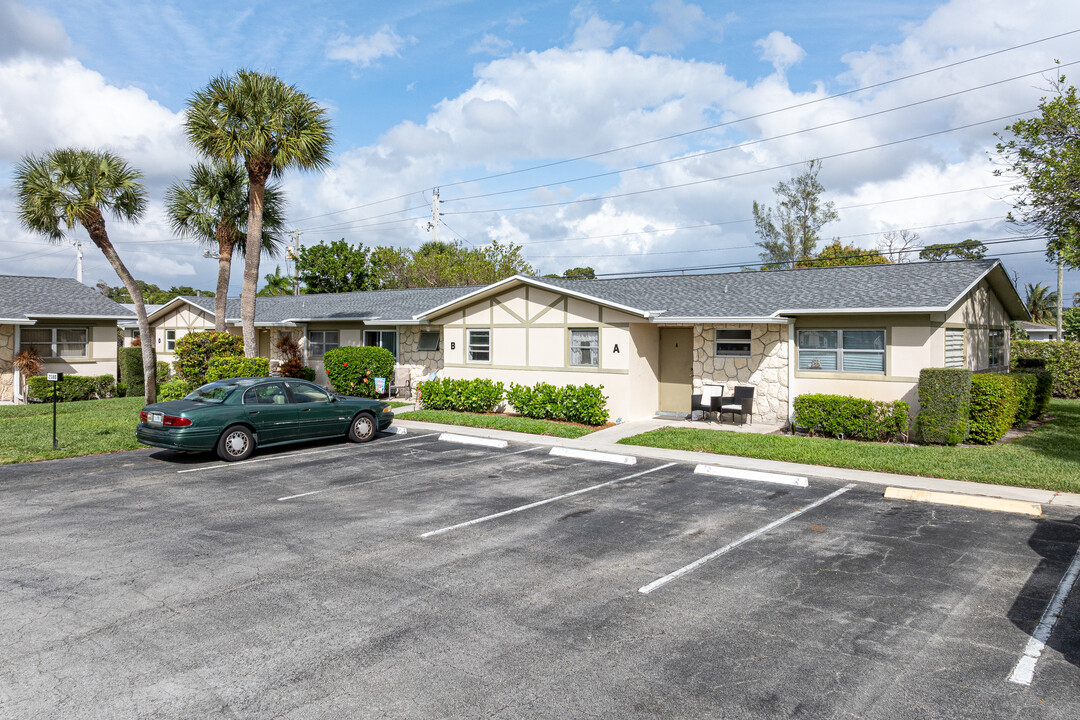 Barkley Villas in West Palm Beach, FL - Building Photo