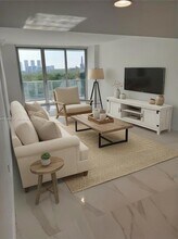16385 Biscayne Blvd, Unit 717 in Aventura, FL - Foto de edificio - Building Photo