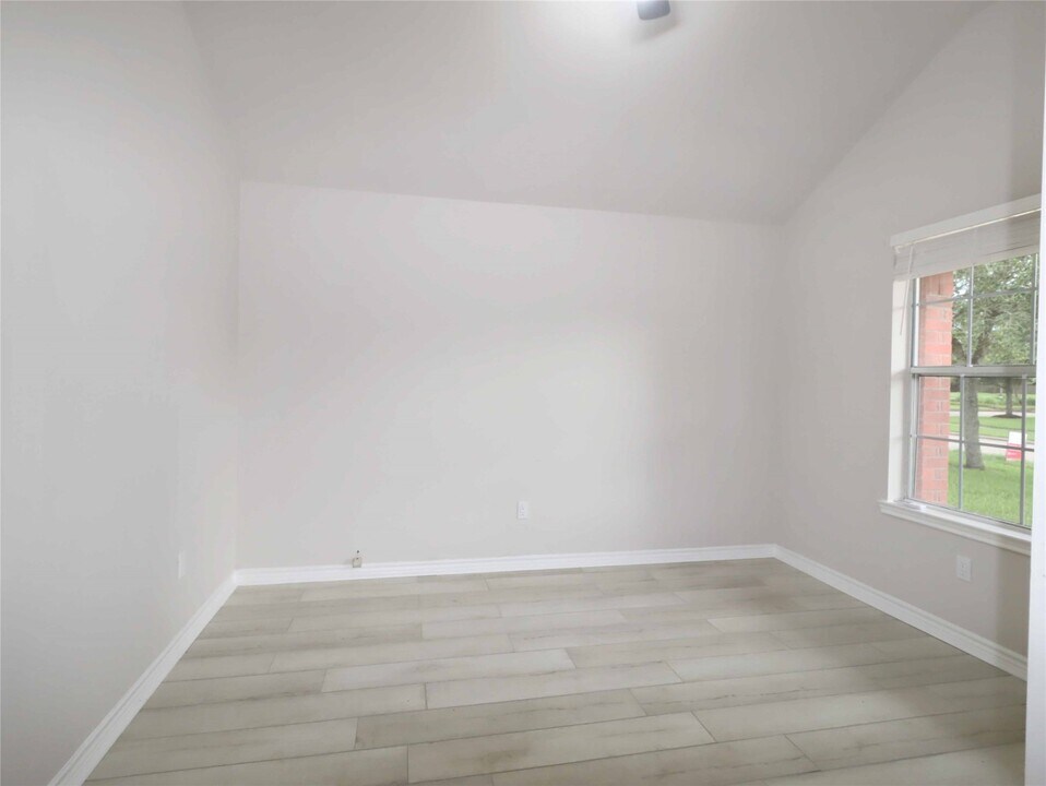 749 Grassy Knoll Trail in La Marque, TX - Building Photo