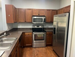 12135 Scoria Dr, Unit 1100 in Fishers, IN - Foto de edificio - Building Photo