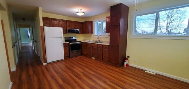 4586-3004586 Heather Rd in Prince George, BC - Building Photo - Building Photo