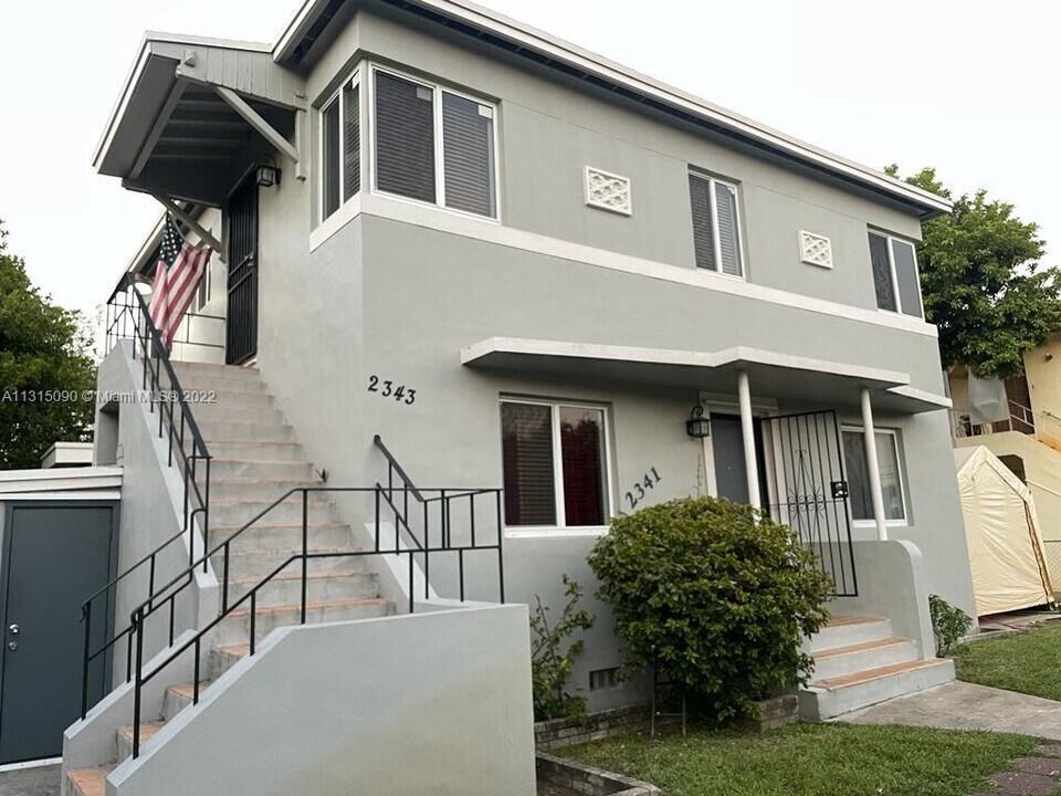 2343 NW 14th St-Unit -1 in Miami, FL - Foto de edificio